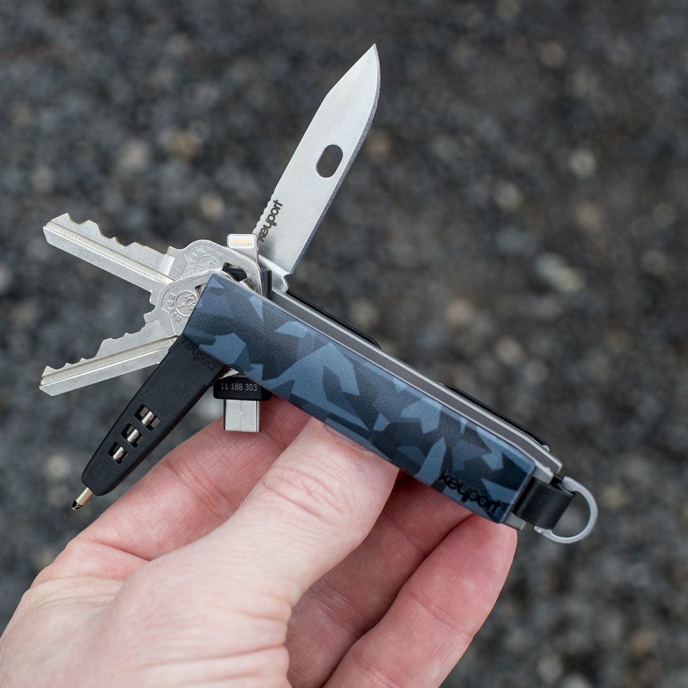 Keyport Faceplate with a black and glacier camo design Pivot