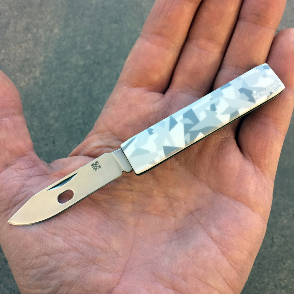 Keyport Faceplate with light glacier camo design knife