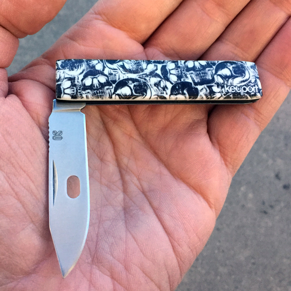 Keyport Faceplate with a light grunge skulls design neba knife