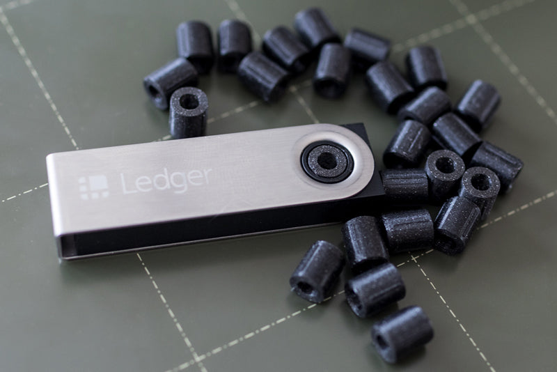 Designed exclusively for the Ledger Nano S, the Keyport Pivot Adapter helps your Ledger Nano fit safely and securely in the Keyport Pivot